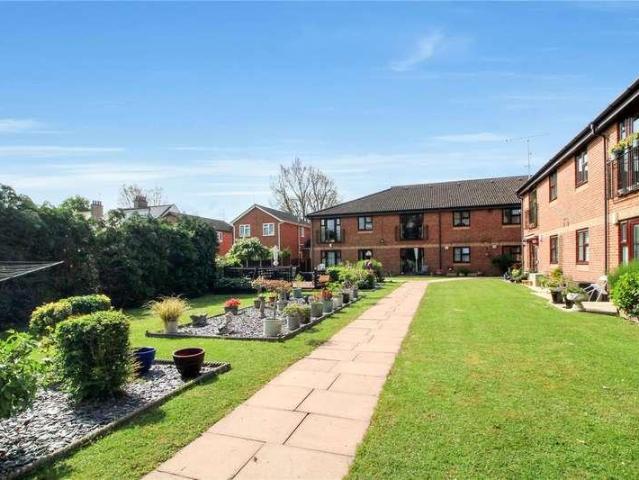 Flat for sale in Alton Barnes, Essex