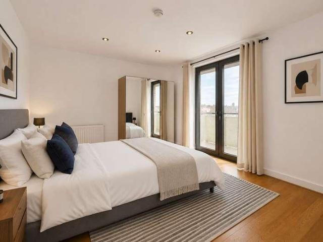 Flat for sale in Hoxton, Greater London