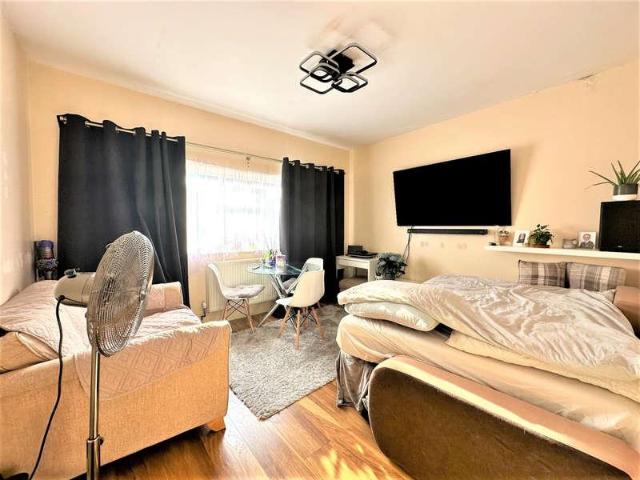 Flat for sale in Wealdstone, Greater London