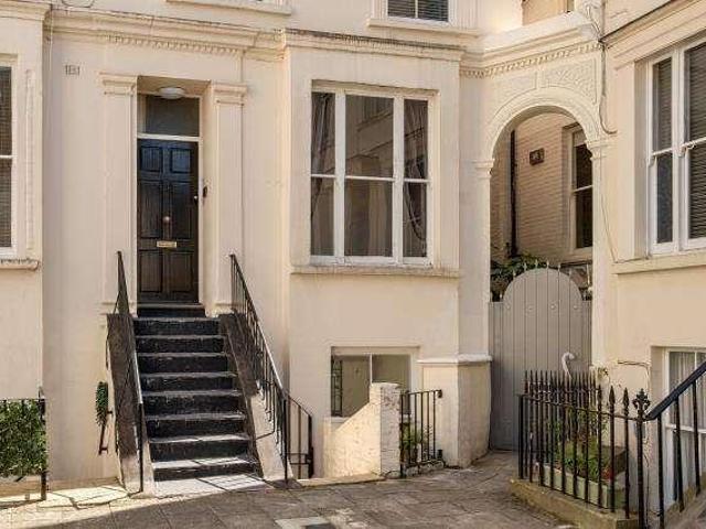 Flat for sale in Maida Vale, Greater London