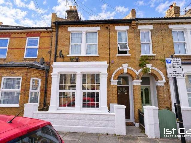 Flat for sale in Southend City Centre Neighbourhood, Southend-on-Sea