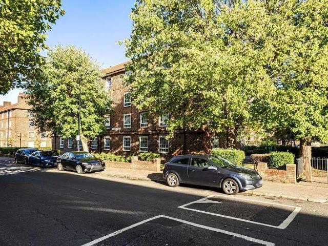 Flat for sale in Honor Oak Estate, Greater London