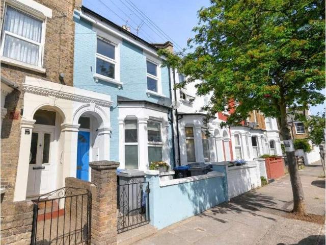 Flat for sale in Brondesbury, Greater London