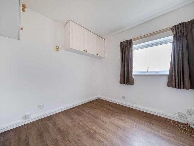 Flat for sale in Sevenoaks, The Butts