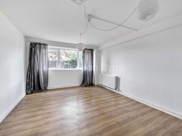 Flat for sale in London Borough of Haringey, Greater London