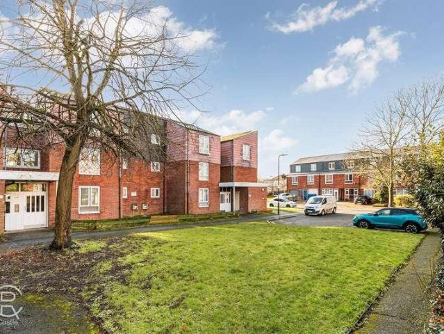Flat for sale in London Borough of Ealing, Hanwell