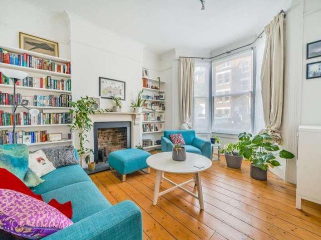 Flat for sale in Holloway, Greater London