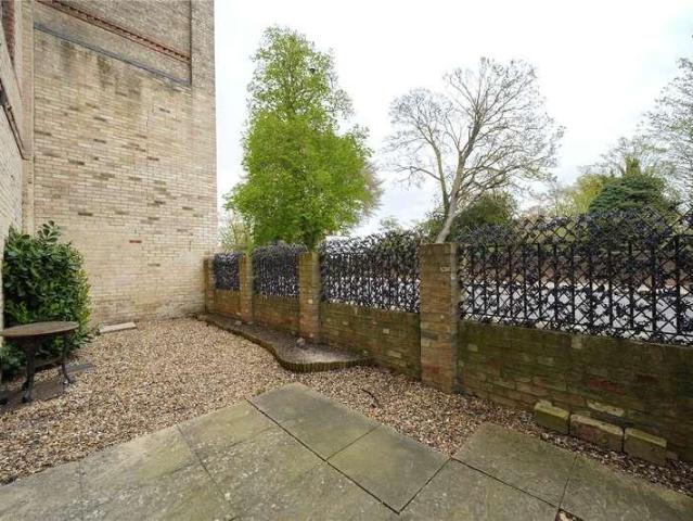 Flat for sale in Chedburgh, Suffolk