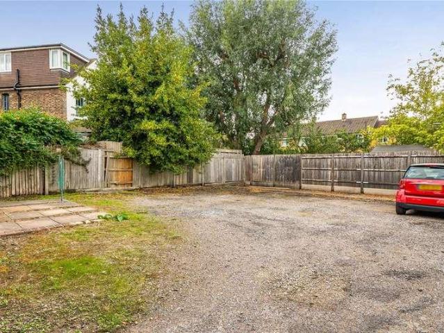 Flat for sale in Red Hill, Surrey