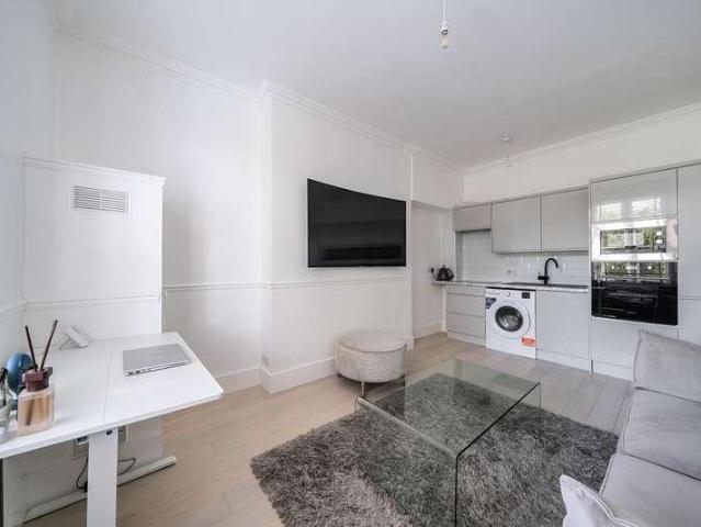 Flat for sale in Slough