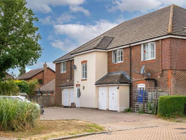 Flat for sale in Red Hill, Surrey