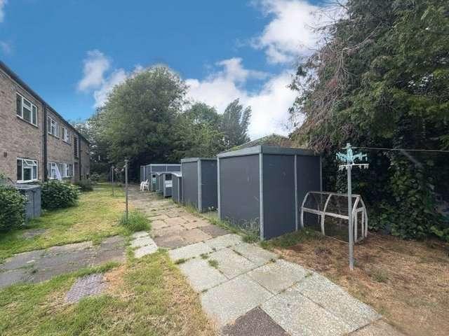 Flat for sale in Pachesham Park, Surrey