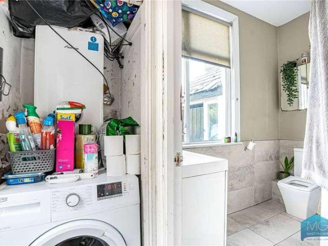 Flat for sale in North Finchley, Greater London