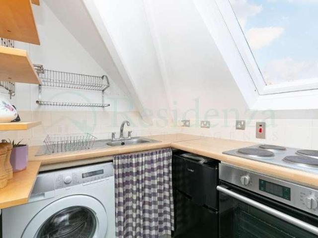 Flat for sale in Furzedown, Greater London