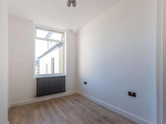 Flat for sale in Plasnewydd, Falcon Lodge