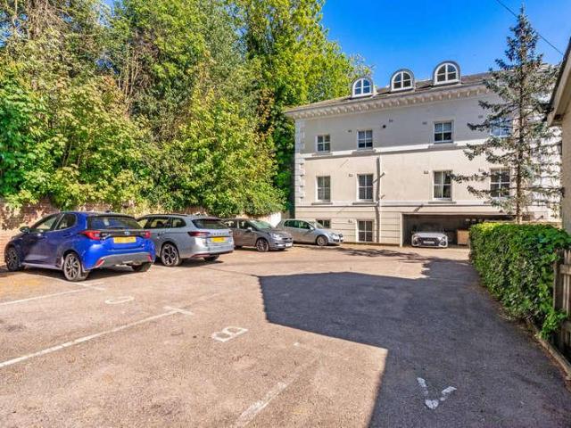 Flat for sale in Broadwater Down, Sandown Park