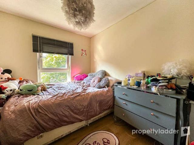 Flat for sale in Heigham Grove, East Bank