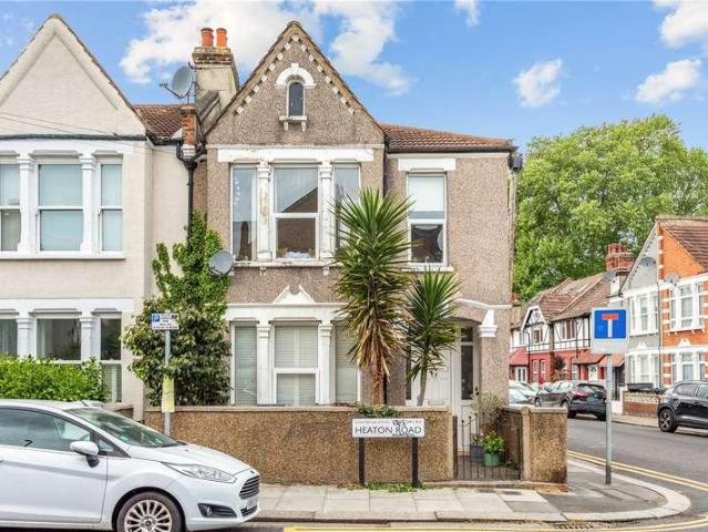Flat for sale in London Borough of Merton, Mitcham