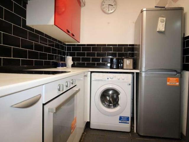 Flat for sale in Whalley Range, Manchester
