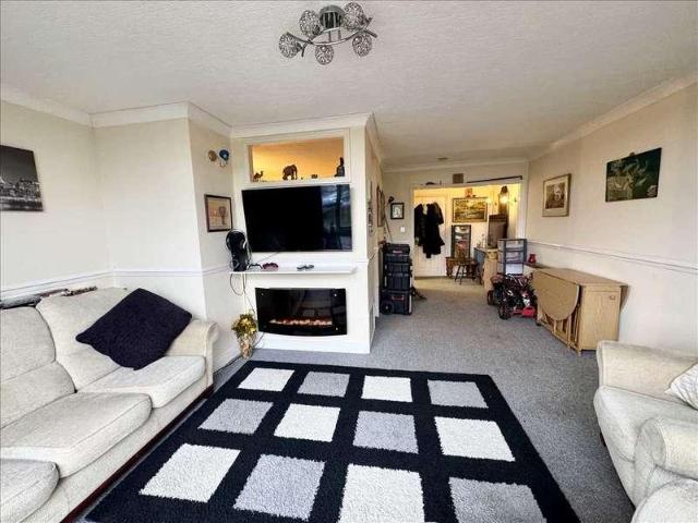 Flat for sale in New Waltham