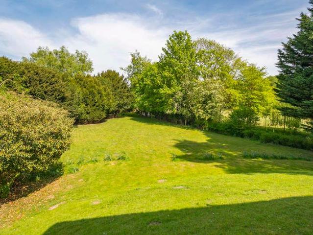 Flat for sale in Sudbury, Chelmondiston