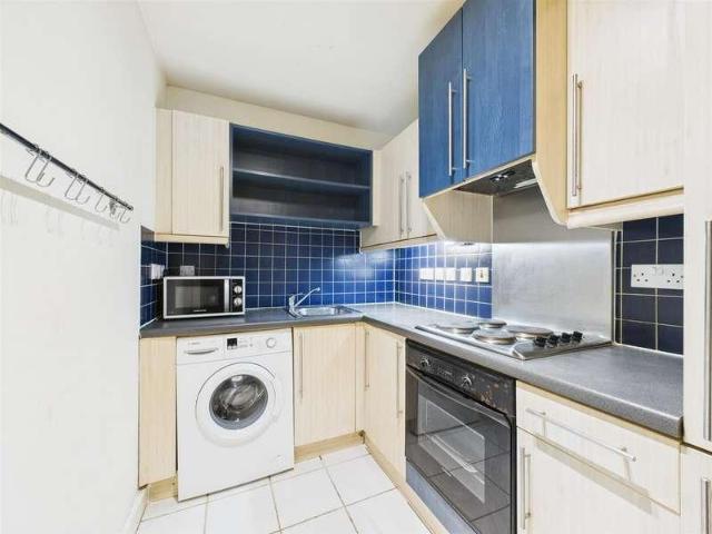 Flat for sale in Spitalfields, Cat Hill