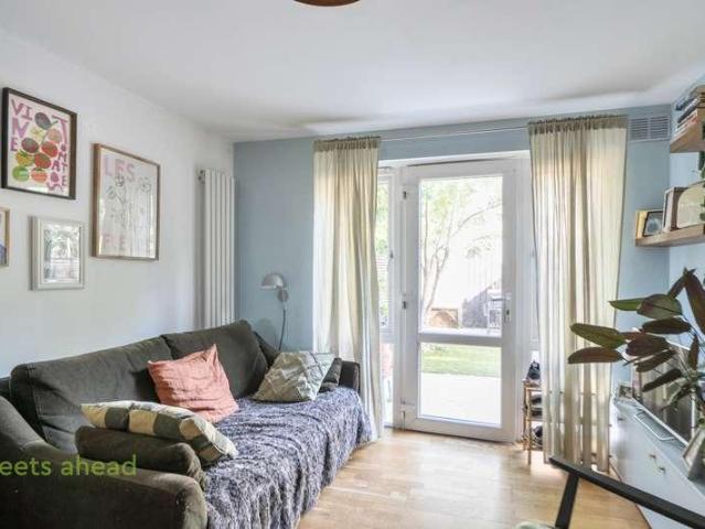 Flat for sale in London Borough of Croydon, Thornton Heath