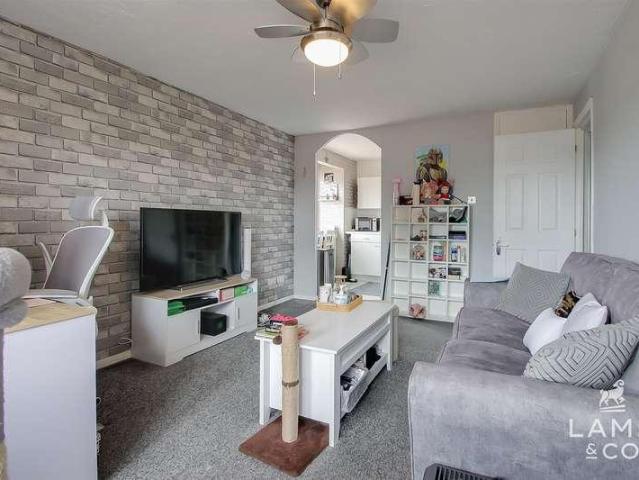Flat for sale in Hythe, Fordham Heath