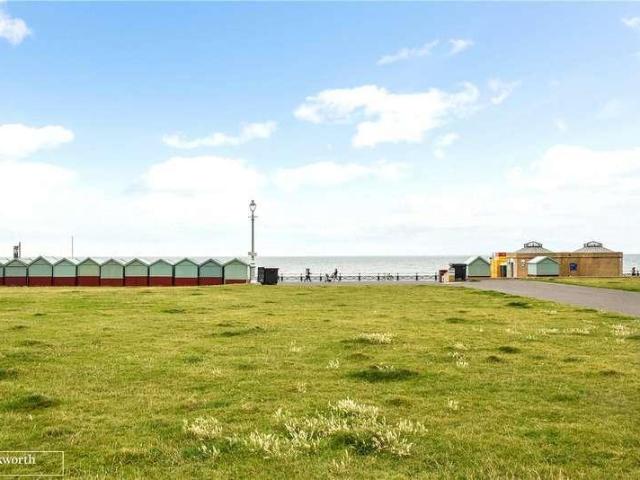 Flat for sale in Brunswick