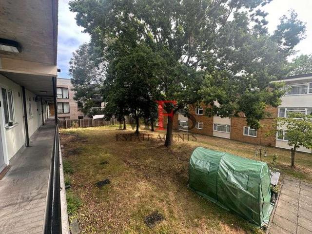 Flat for sale in Southall, Greenford