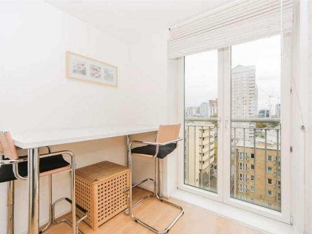 Flat for sale in Canary Wharf, Millwall