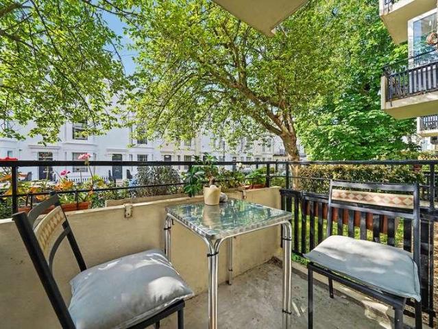 Flat for sale in Royal Borough of Kensington and Chelsea, Greater London