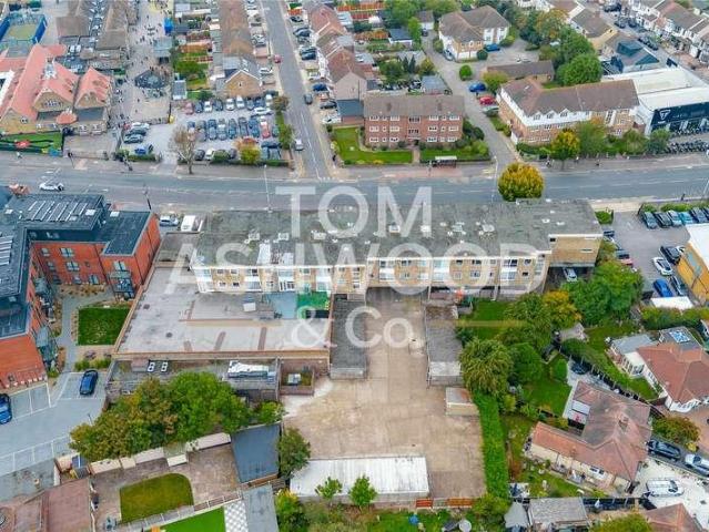 Flat for sale in Romford, Havering