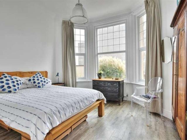 Flat for sale in Old Town, Rother