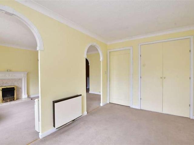Flat for sale in Carshalton Beeches, Greater London
