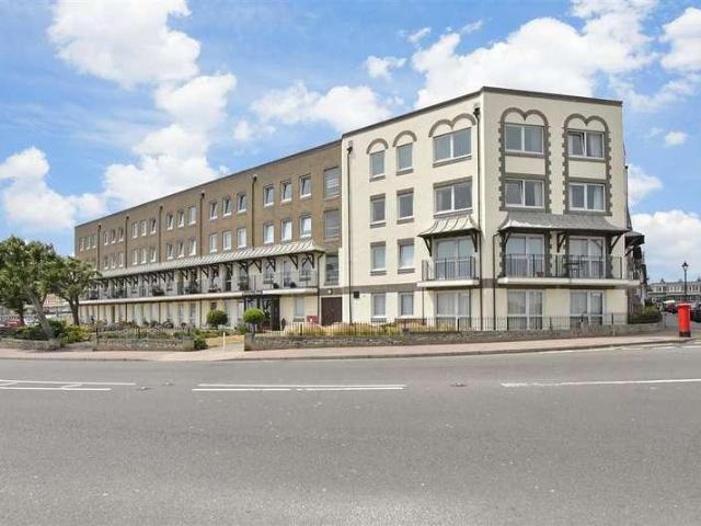 Flat for sale in East Cliff, Acol