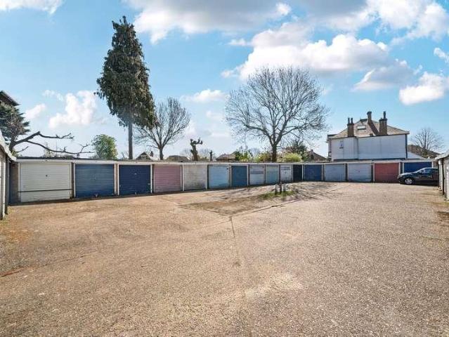 Flat for sale in Woodcote Green, Greater London