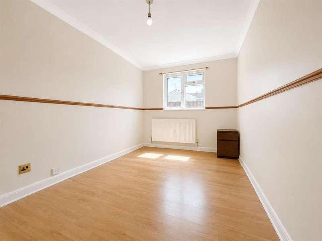Flat for sale in Slough