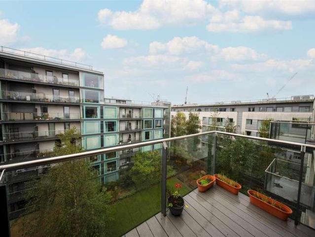 Flat for sale in Hayes, Greater London