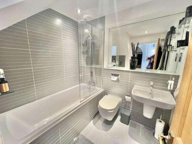 Flat for sale in The Galleries, Navestock Side