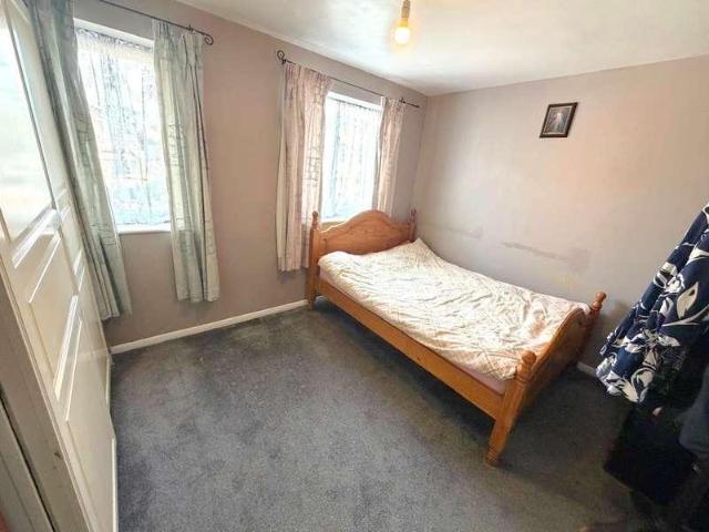 Flat for sale in London Borough of Hounslow, Lower Feltham