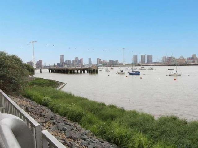 Flat for sale in Greenwich Peninsula, Greater London