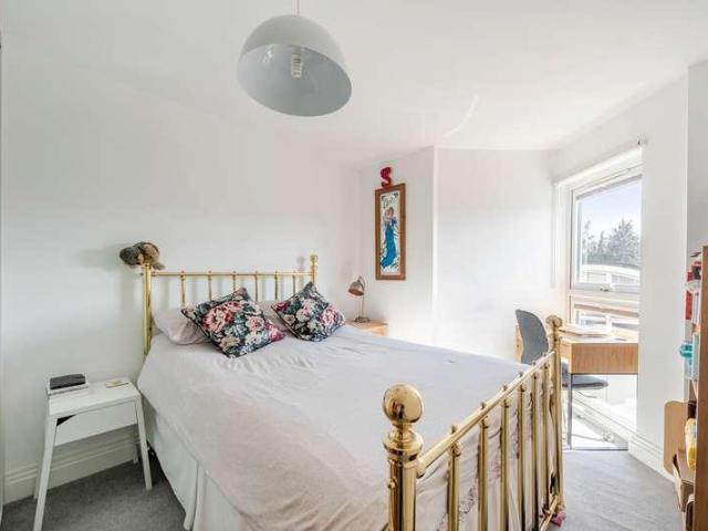 Flat for sale in Guildford Park, Westborough