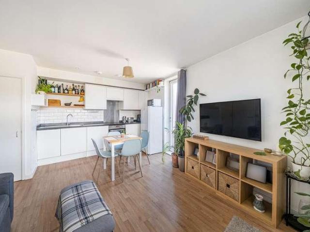 Flat for sale in Royal Borough of Kingston upon Thames, Greater London