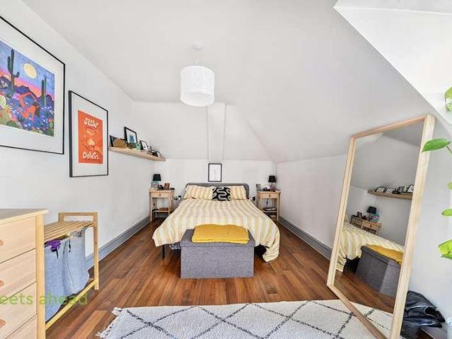 Flat for sale in London Borough of Croydon, Greater London