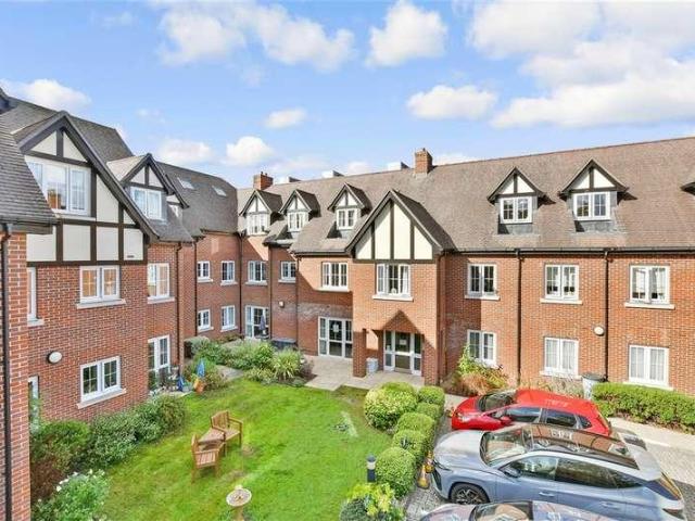 Flat for sale in Epsom, Epsom and Ewell