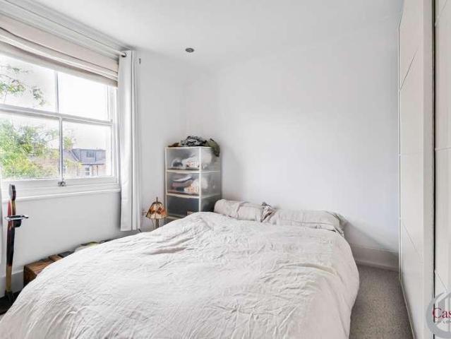 Flat for sale in Lower Clapton, Greater London