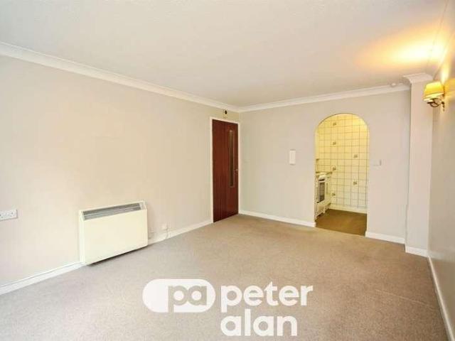 Flat for sale in Allt-yr-yn, Wales