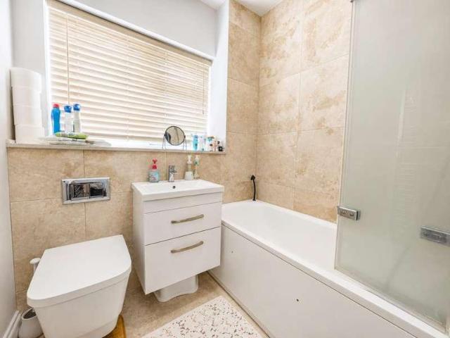 Flat for sale in Hatfield, Fretherne