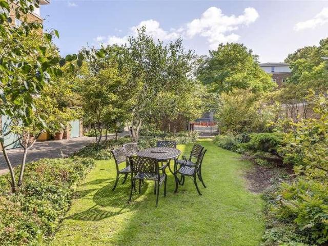 Flat for sale in Rotherhithe, Greater London